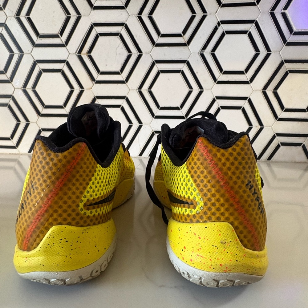 Nike Hyperlive - Picture 3 of 8